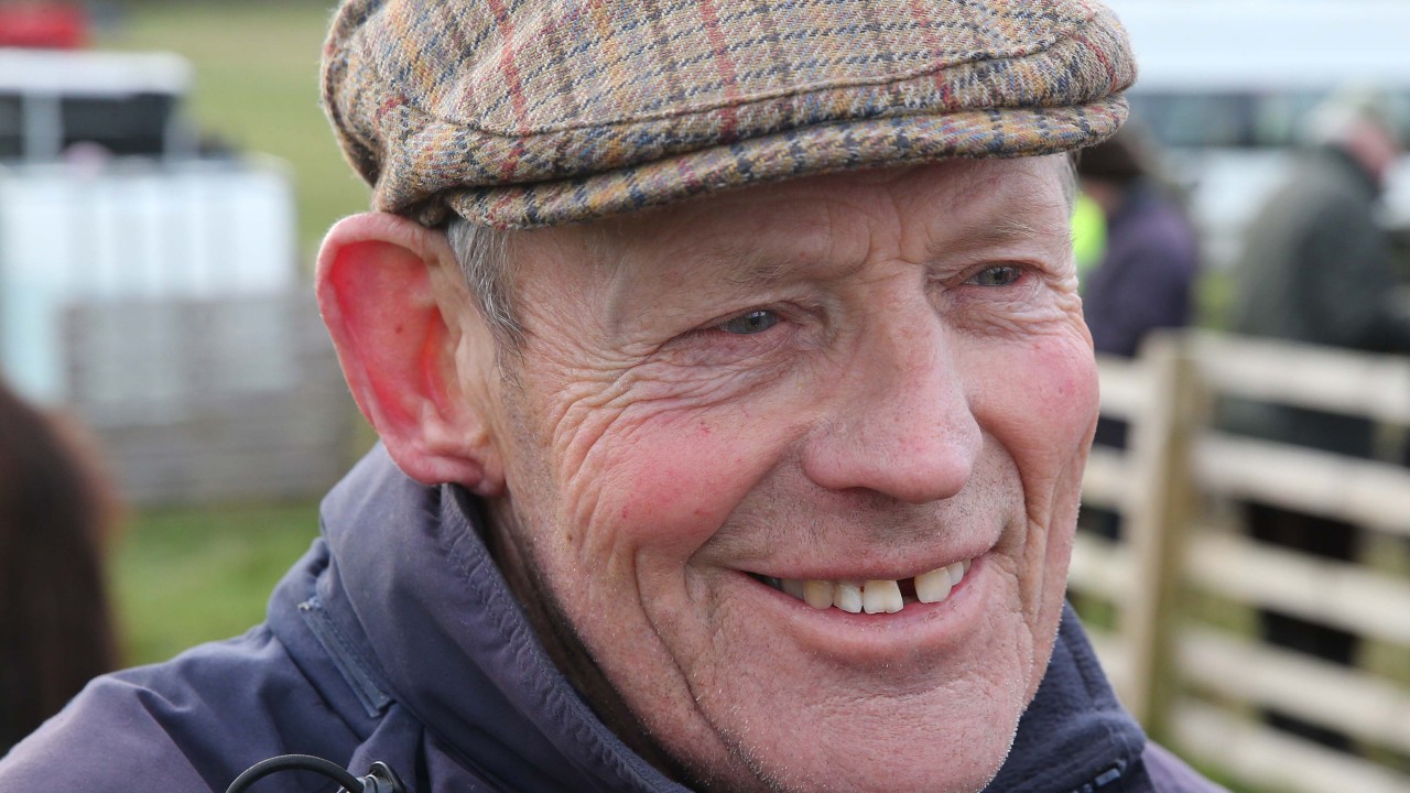 Thompson to hand in licence at the end of the month Horse Racing News