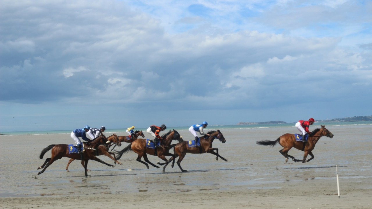 Fun On The Sand As European Beach Tracks Forge Alliance Horse Racing News Racing Post Fun On The Sand As European Beach Tracks Forge Alliance Horse Racing News Racing Post