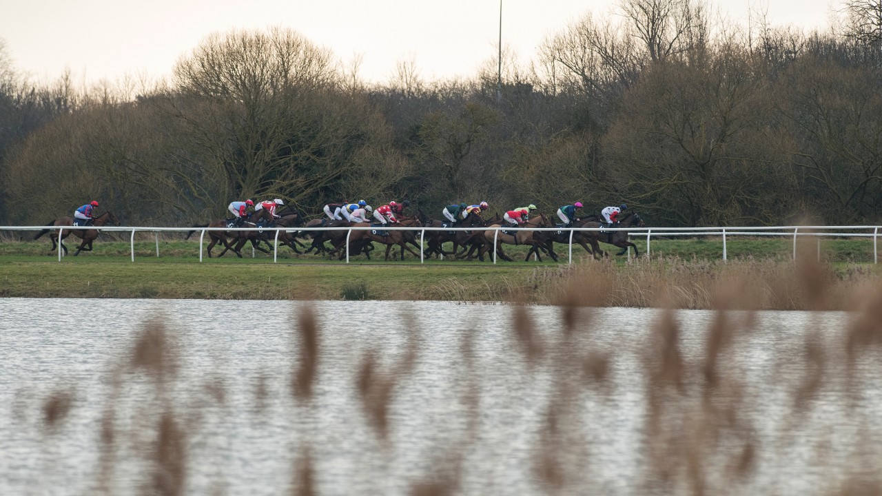 Three runners to note from Hexham, Huntingdon and Sligo this evening