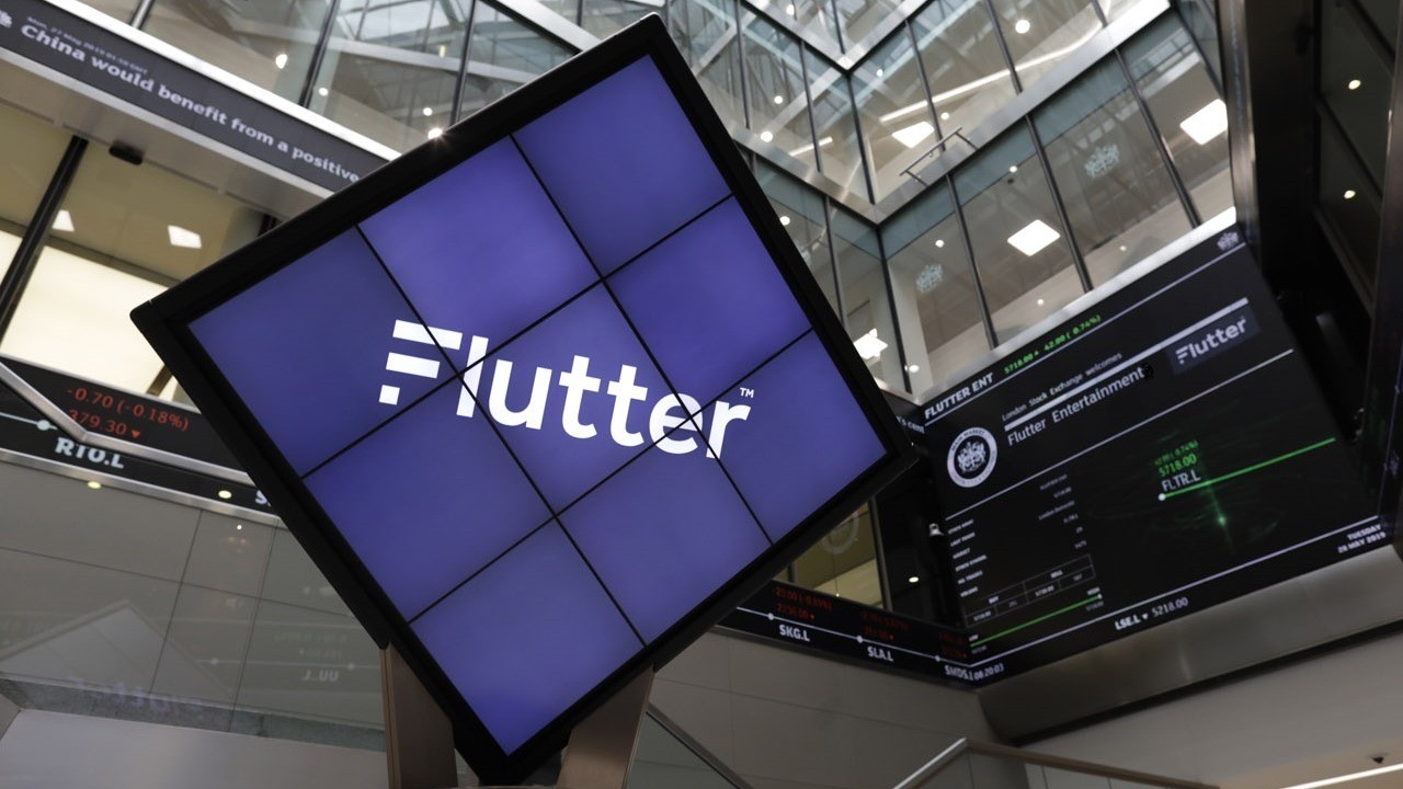 Switch to online betting accelerates as Flutter weathers the pandemic storm  | Horse Racing News | Racing Post