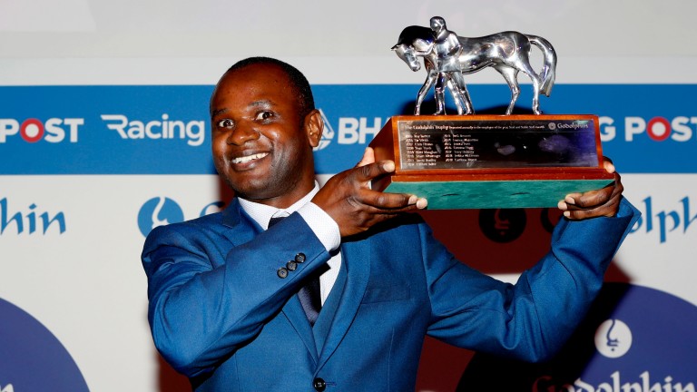 James Frank świętuje tytuł Pracownika Roku na Godolphin Stud and Stable Staff Awards