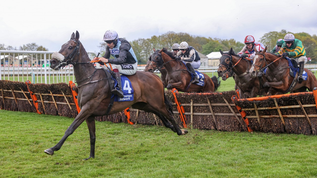 Copperless Lands The Cash This Time With Dominant Swinton Hurdle Success Horse Racing News Racing Post
