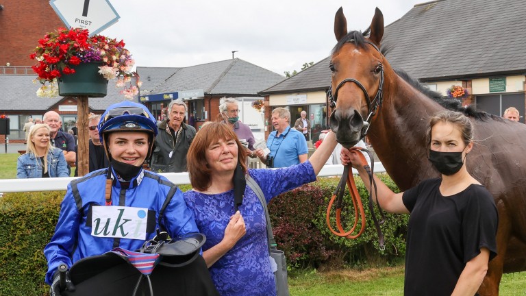 Megan Nichols: Debutó como jockey en 2013