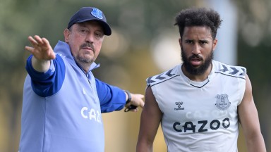 Everton boss Rafael Benitez talks tactics with Andros Townsend