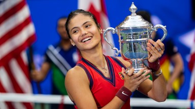 Emma Raducana poses with the US Open trophy