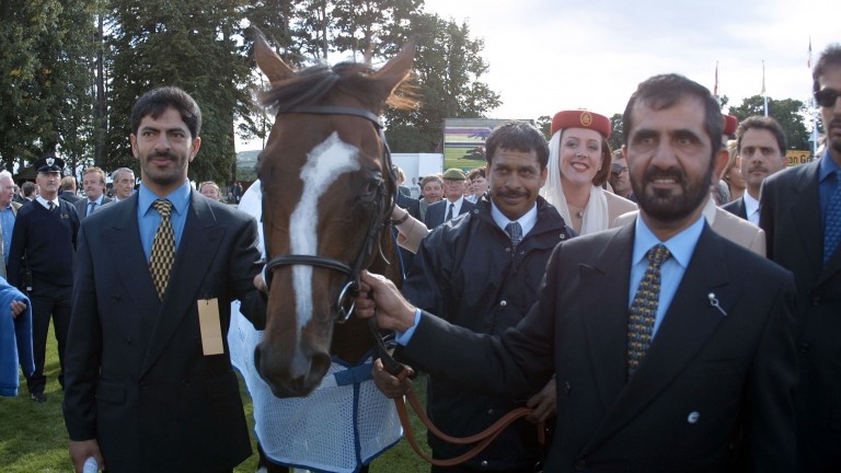 Sheikh Mohammed (right) with trainer Saeed bin Suroor and Fantastic Light after the 2001 Irish Champion Stakes