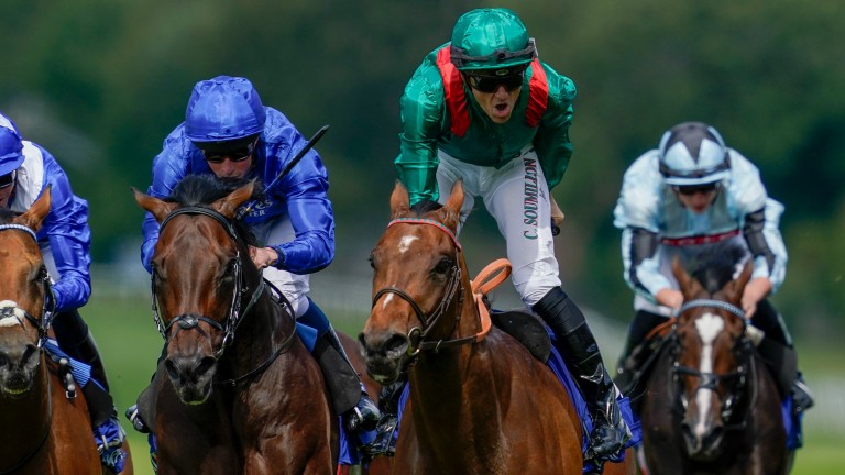 Christophe Soumillon célèbre sa victoire dans la Coral-Eclipse avec Vadeni