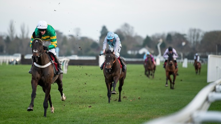 Le Bateau (second): chases home Flinteur Sacre in a Kempton bumper in February 2020